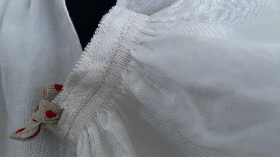 Broderad manschett